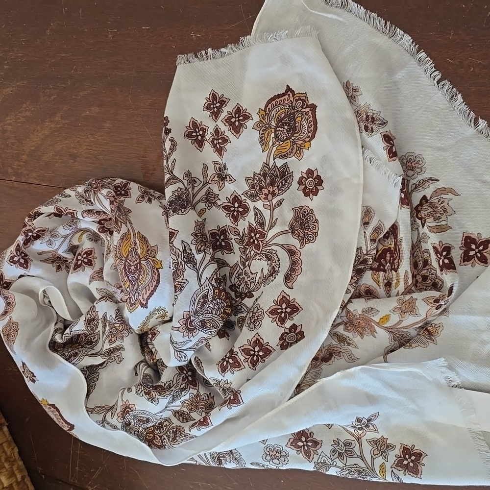 Loft Scarf - Picture 4 of 5